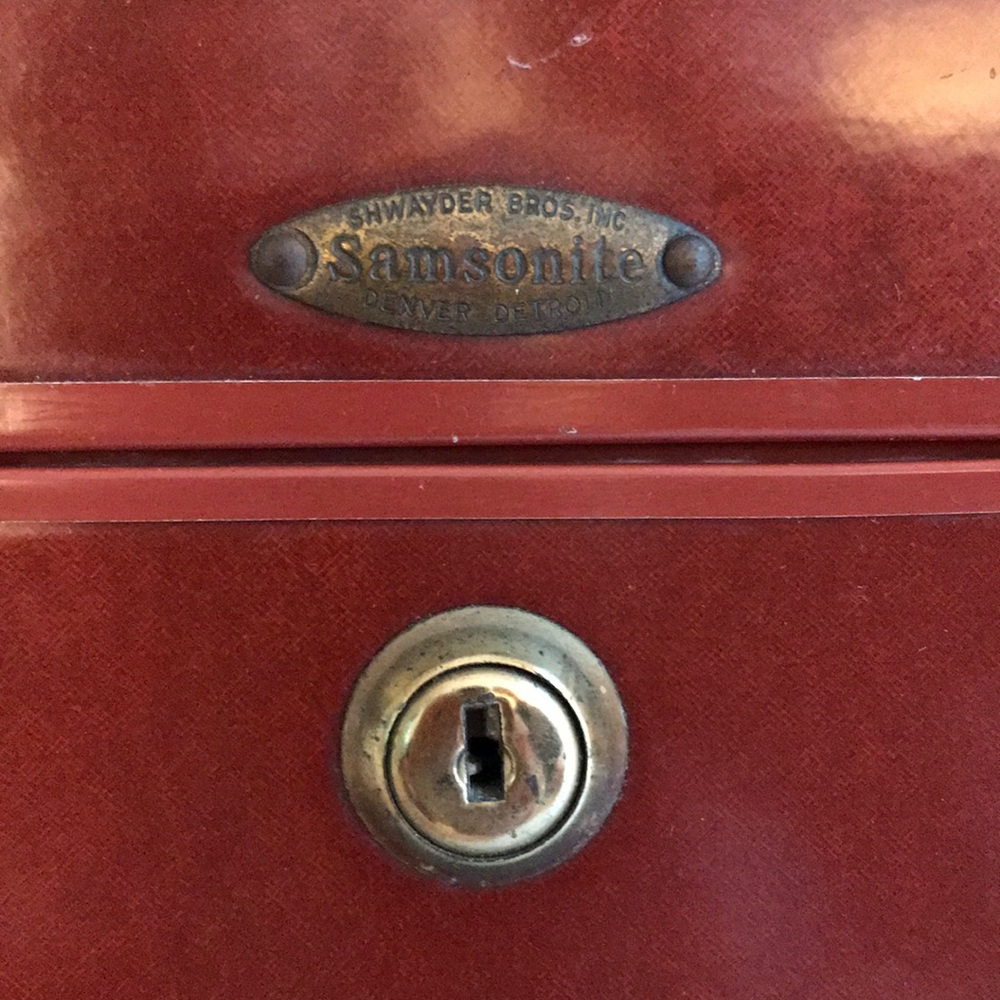 Meet your Posher, Lois